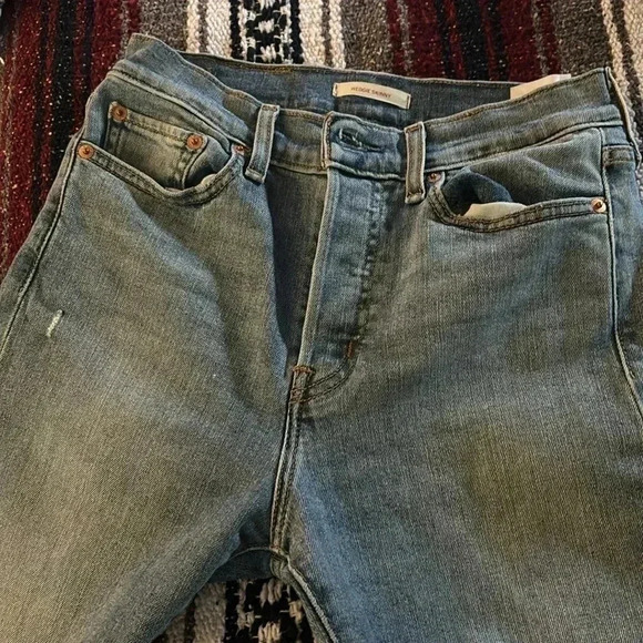 Levi’s Skinny Wedgie High Rise Distressed size 28 - Picture 7 of 7